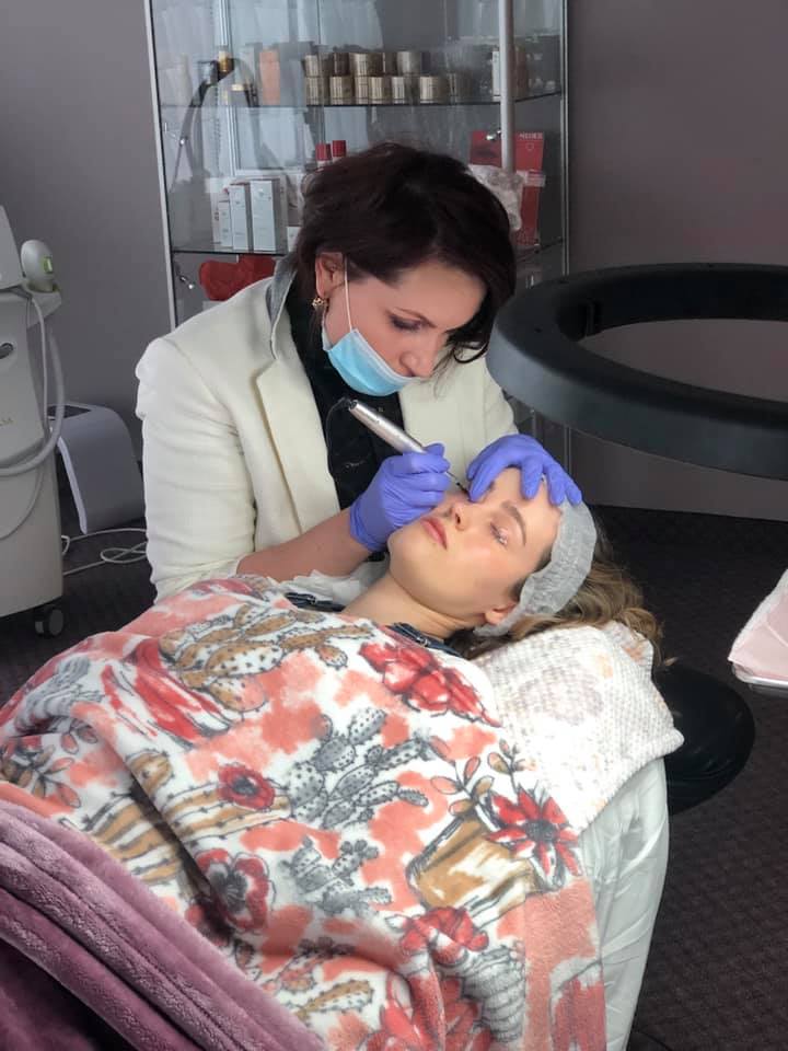 Permanent eyeliner treatment in progress